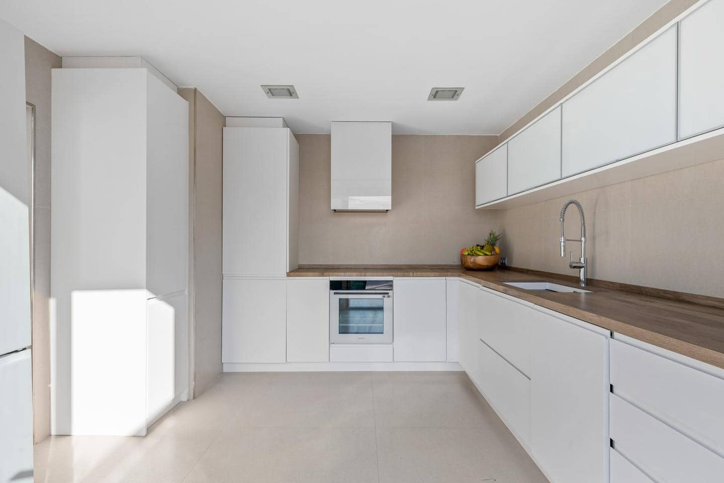 Villa/Maison de 5 chambres à louer à Cap Martinet - 36 000 € (Ref: 9410375)