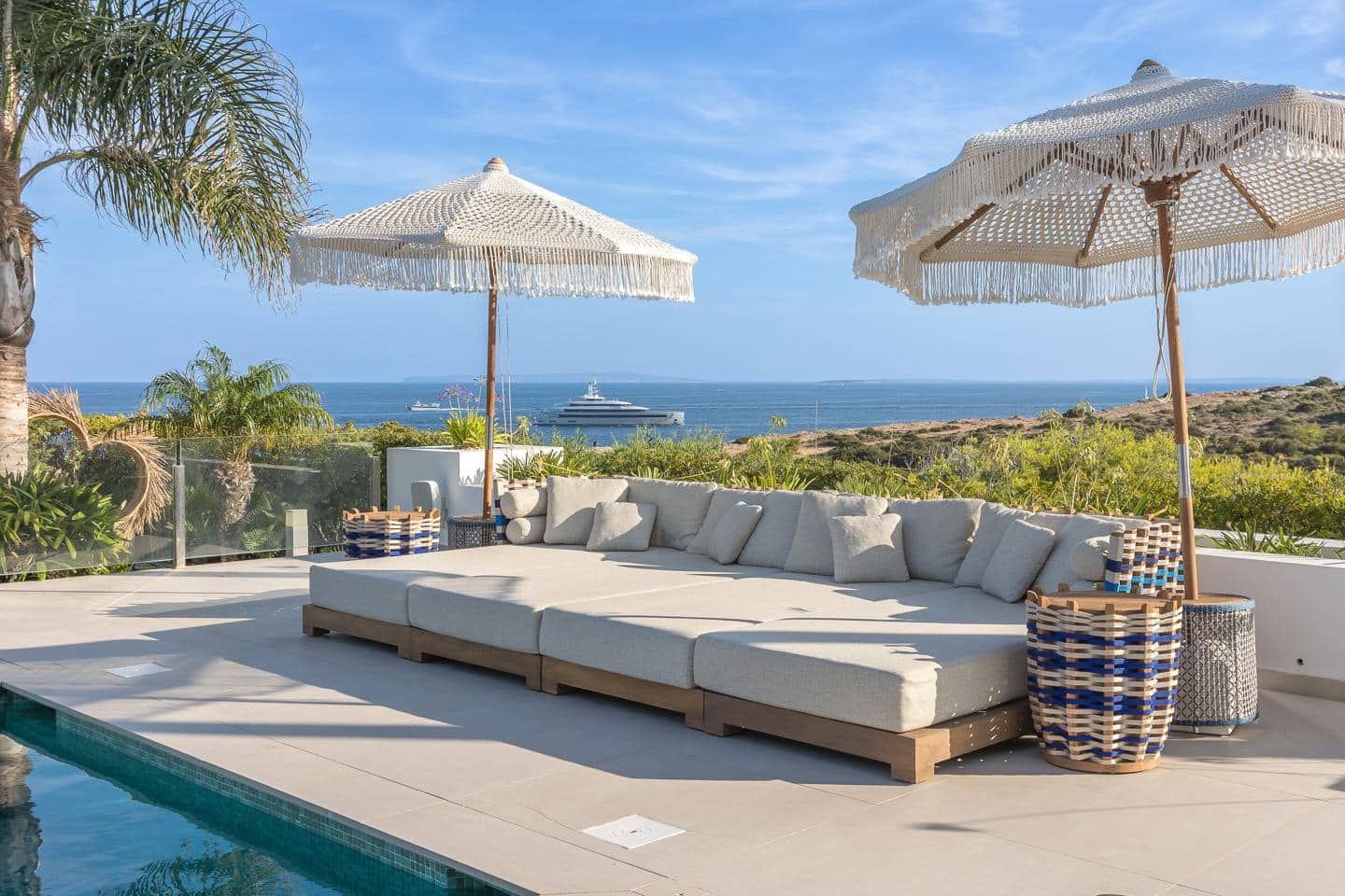 Villa/Maison de 5 chambres à louer à Cap Martinet - 36 000 € (Ref: 9410375)