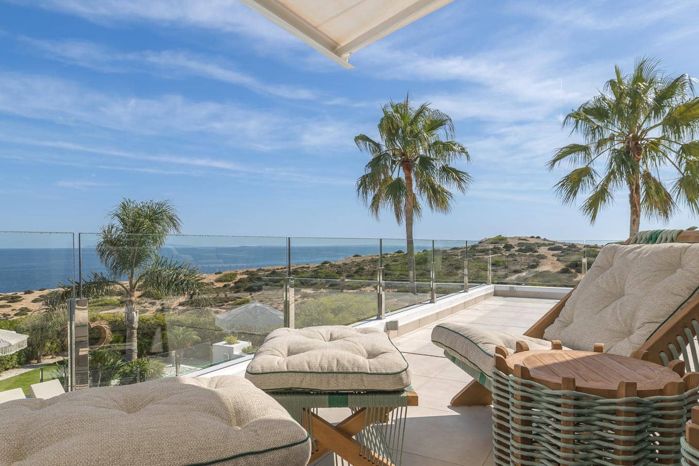 Villa/Maison de 5 chambres à louer à Cap Martinet - 36 000 € (Ref: 9410375)