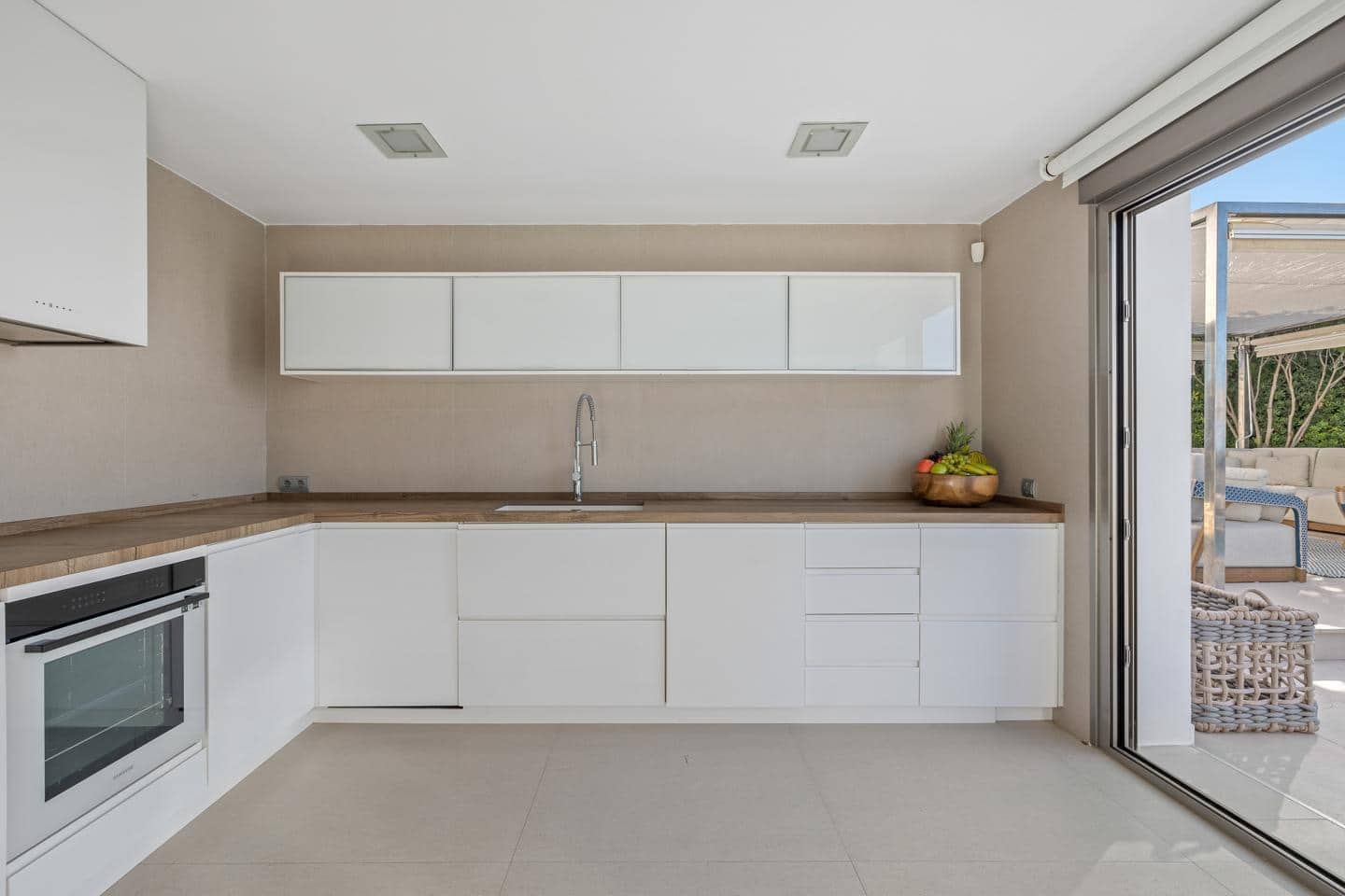 Villa/Maison de 5 chambres à louer à Cap Martinet - 36 000 € (Ref: 9410375)