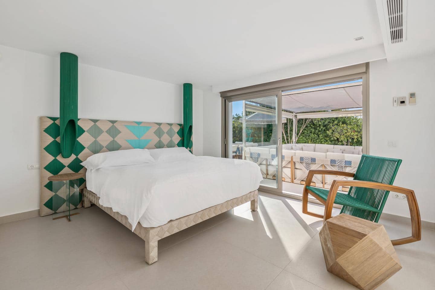 Villa/Maison de 5 chambres à louer à Cap Martinet - 36 000 € (Ref: 9410375)