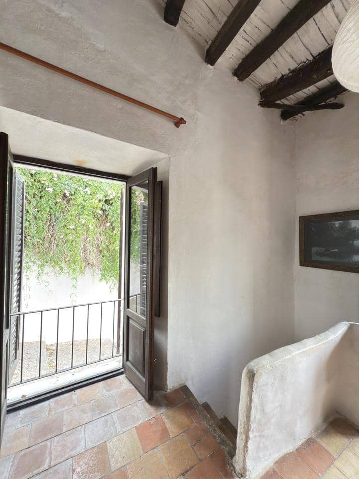 2 bedroom Villa for sale in Ibiza / Eivissa town - € 640,000 (Ref: 9410666)