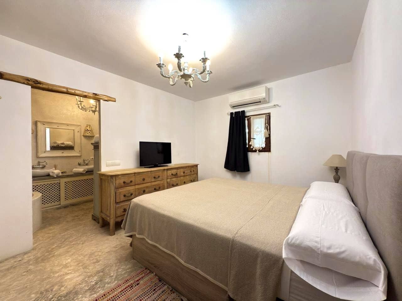 4 bedroom Villa for rent in San Jose / Sant Josep de Sa Talaia - € 14,000 (Ref: 9564112)