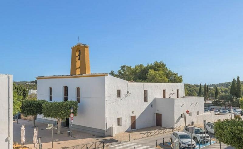 2 bedroom Flat for rent in Santa Gertrudis de Fruitera with garage - € 4,700 (Ref: 9570131)