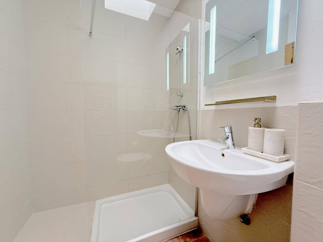 2 bedroom Flat for rent in Santa Gertrudis de Fruitera with garage - € 3,500 (Ref: 9570131)