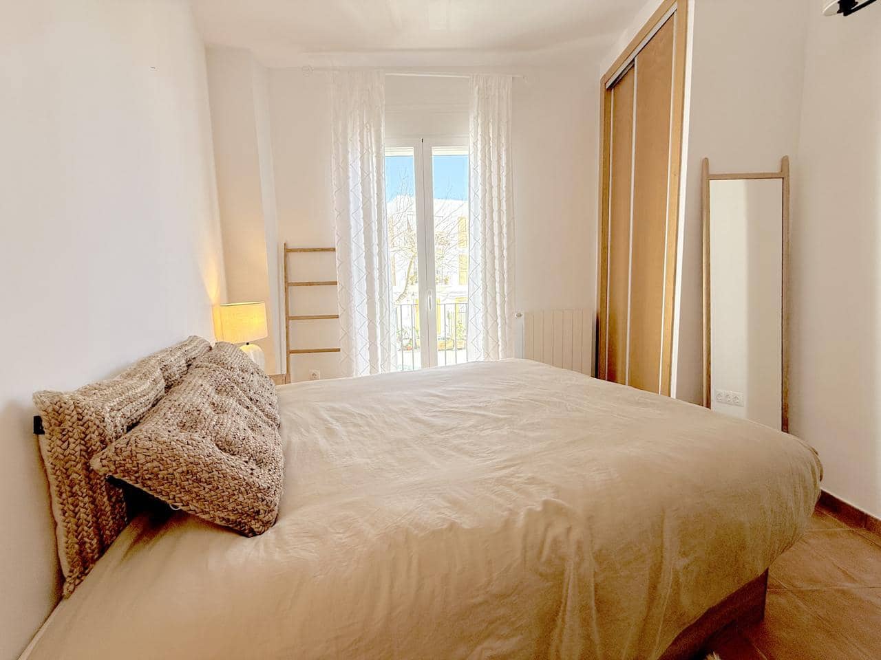 2 bedroom Flat for rent in Santa Gertrudis de Fruitera with garage - € 3,500 (Ref: 9570131)