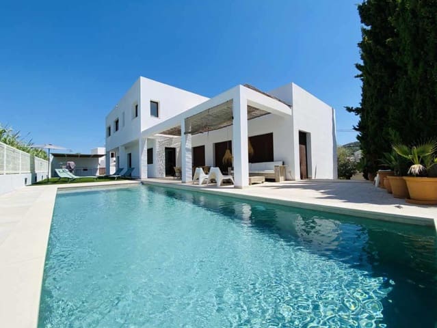 4 Zimmer Villa zu vermieten in Nuestra Señora de Jesus, Santa Eulalia / Santa Eularia - 26.000 € (Ref: 9672189)