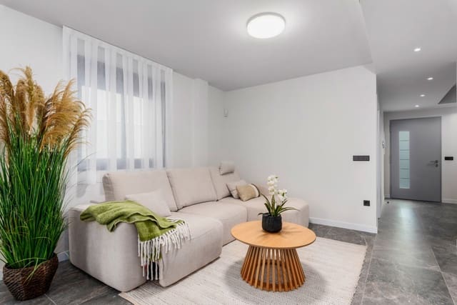 4 soverom Kjedet enebolig til salgs i Torre de la Horadada, Pilar de la Horadada med svømmebasseng - € 649 000 (Ref: 10012311)