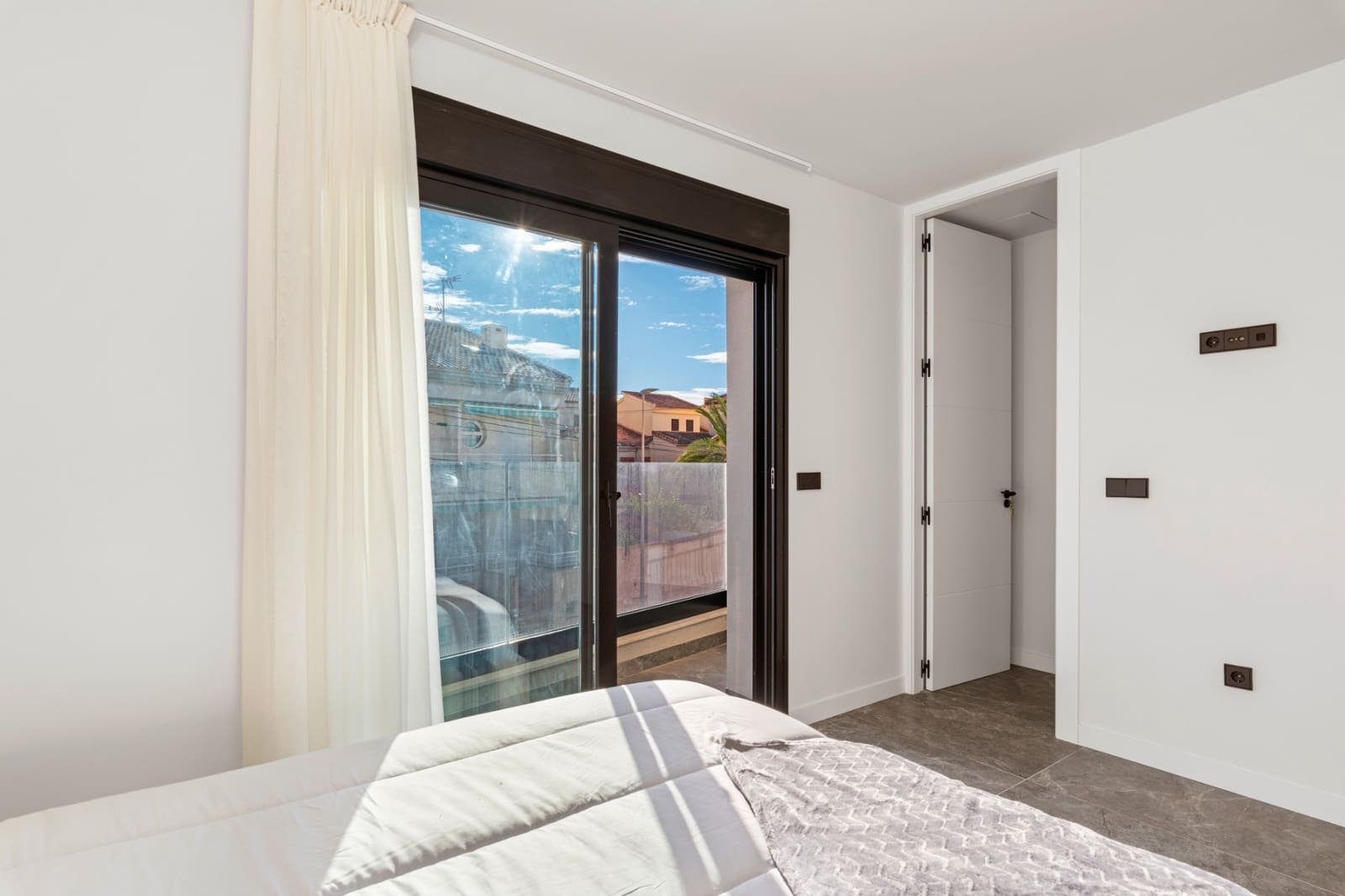 4 soverom Kjedet enebolig til salgs i Torre de la Horadada med svømmebasseng - € 649 000 (Ref: 10012311)