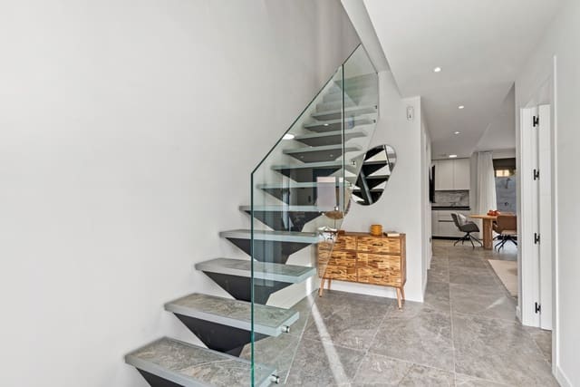4 soverom Kjedet enebolig til salgs i Torre de la Horadada, Pilar de la Horadada med svømmebasseng - € 649 000 (Ref: 10012311)