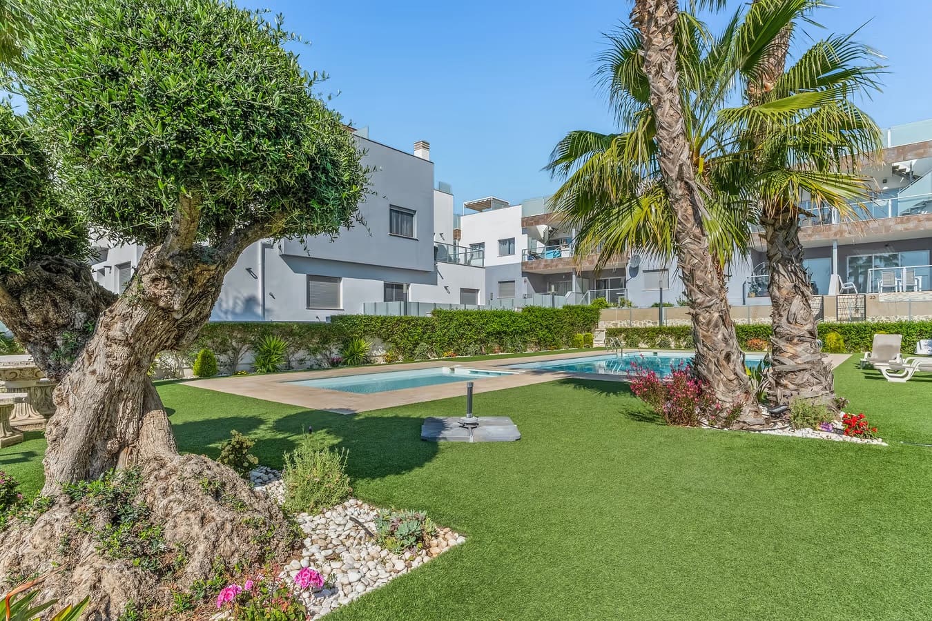 3 bedroom Semi-detached Villa for sale in Orihuela Costa with pool - € 360,000 (Ref: 10012319)
