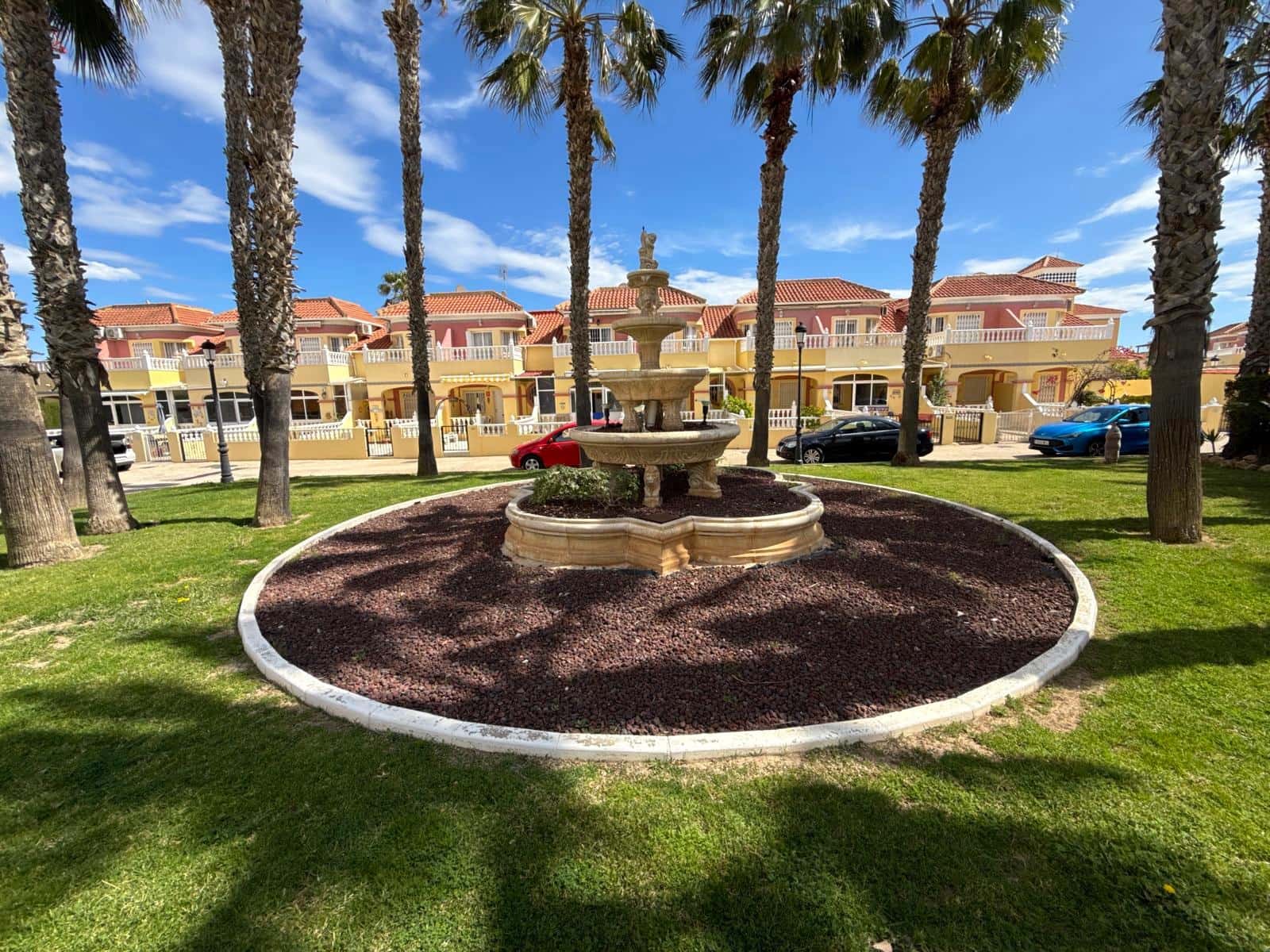 3 slaapkamer Huis te koop in La Zenia met zwembad garage - € 269.950 (Ref: 10016710)