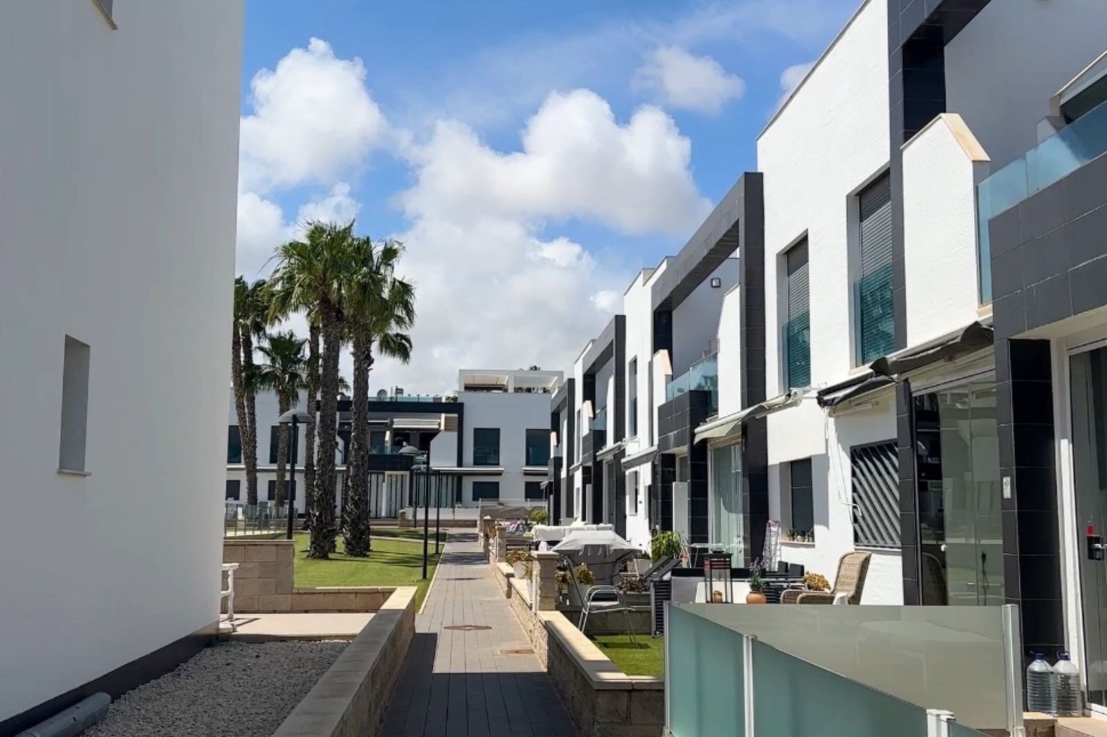 2 Zimmer Apartment zu verkaufen in La Zenia mit Pool - 339.000 € (Ref: 10024746)
