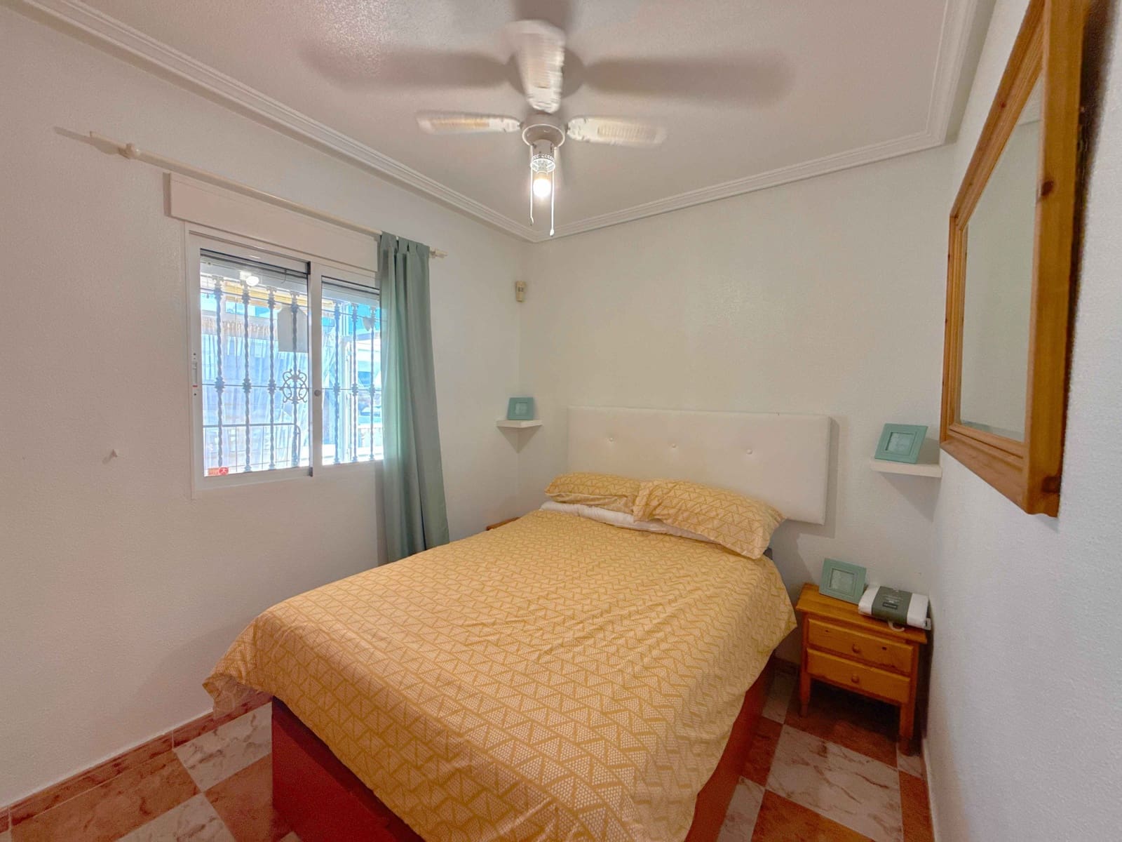 Bungalow de 2 habitaciones en La Zenia en venta con piscina - 219.950 € (Ref: 10082133)