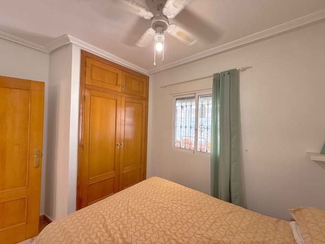 Bungalow de 2 habitaciones en La Zenia, Orihuela en venta con piscina - 219.950 € (Ref: 10082133)