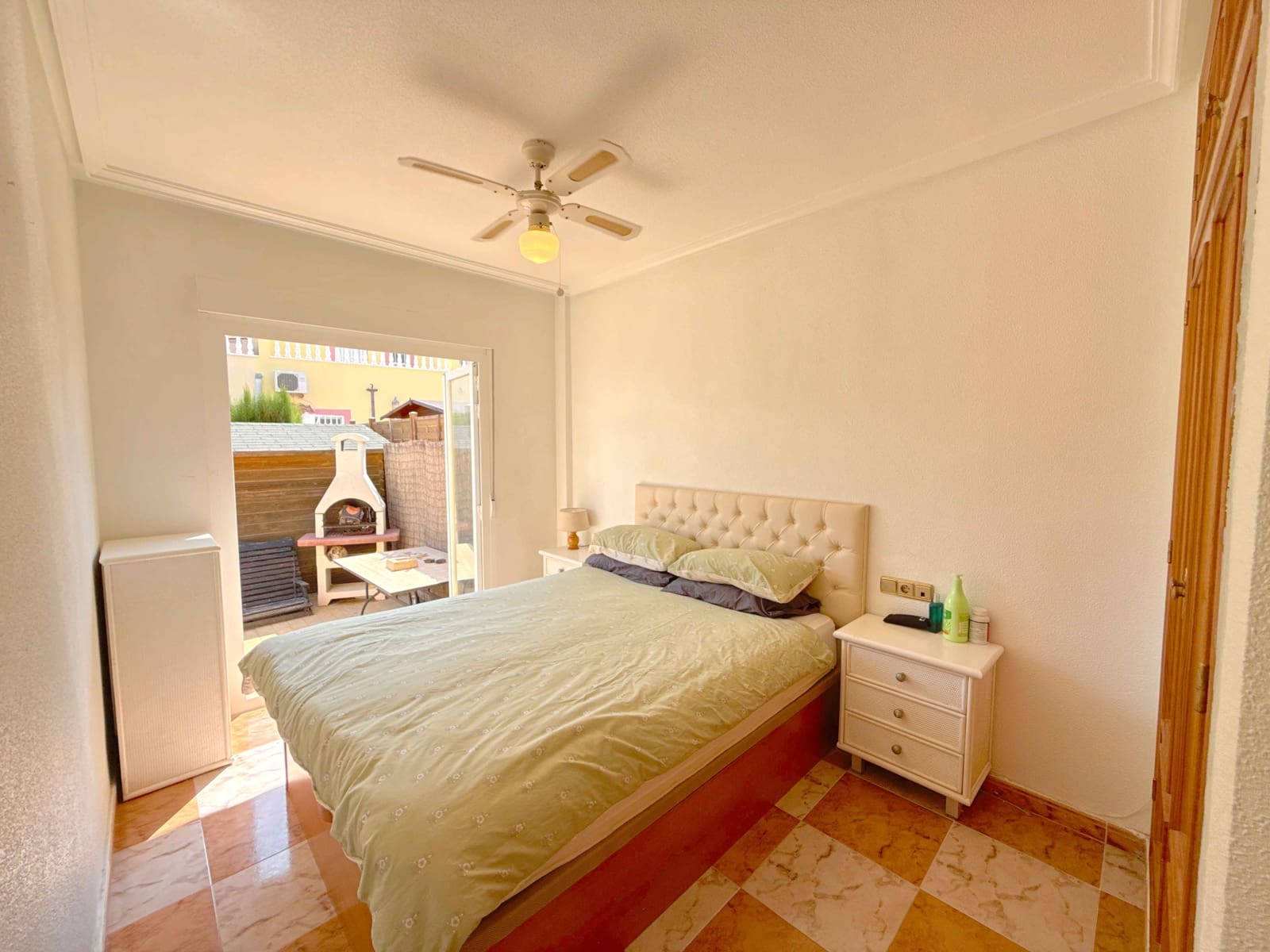 Bungalow de 2 habitaciones en La Zenia en venta con piscina - 219.950 € (Ref: 10082133)