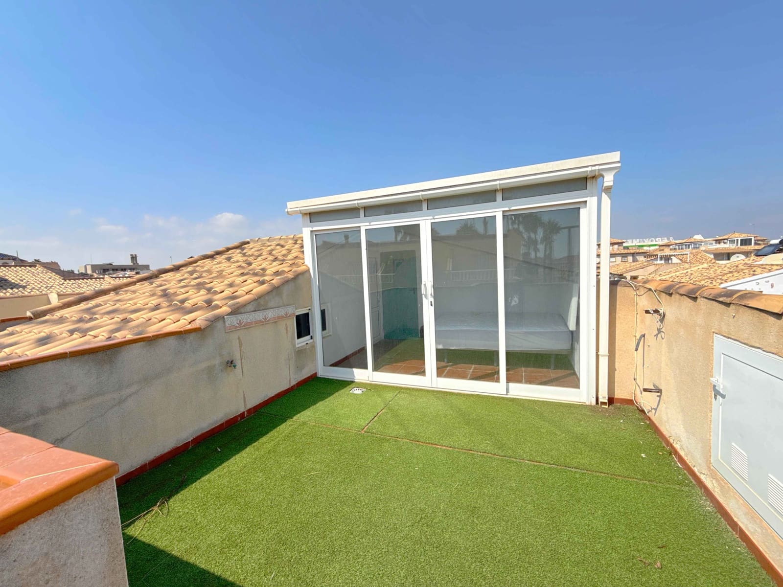 Bungalow de 2 habitaciones en La Zenia en venta con piscina - 219.950 € (Ref: 10082133)