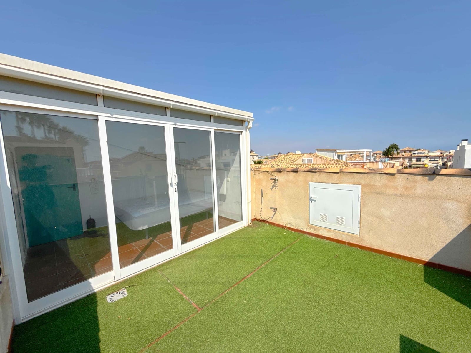 Bungalow de 2 habitaciones en La Zenia en venta con piscina - 219.950 € (Ref: 10082133)