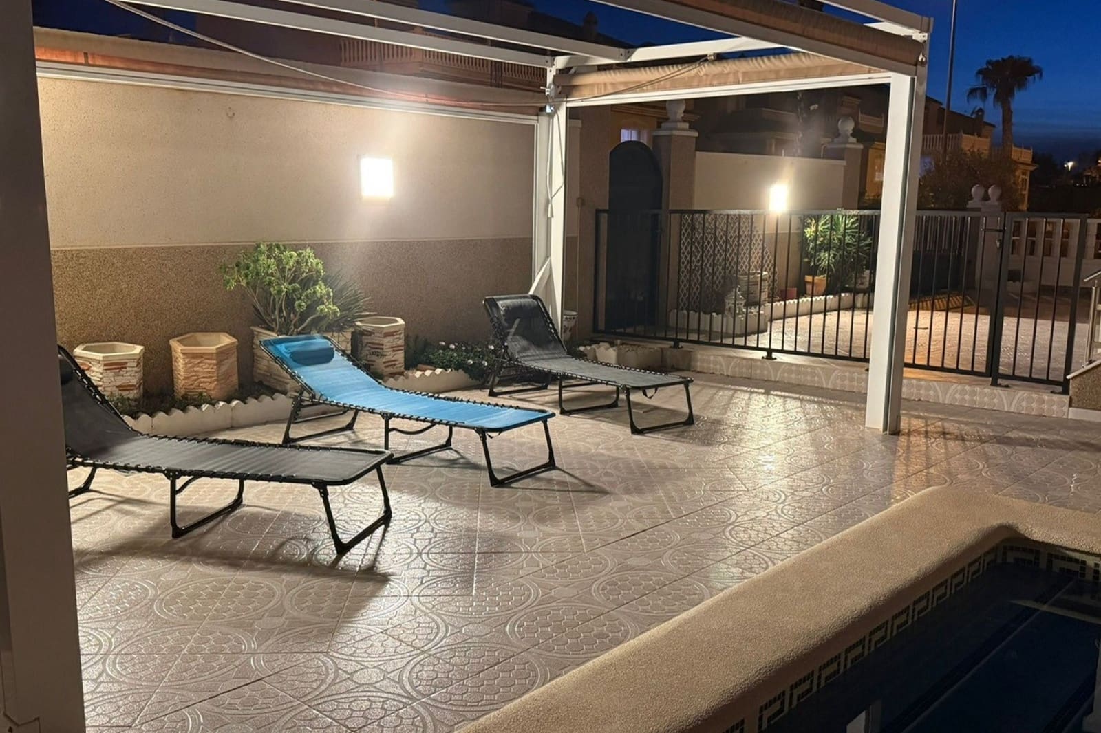 5 makuuhuone Huvila myytävänä paikassa Villamartin mukana uima-altaan - 369 000 € (Ref: 10091612)