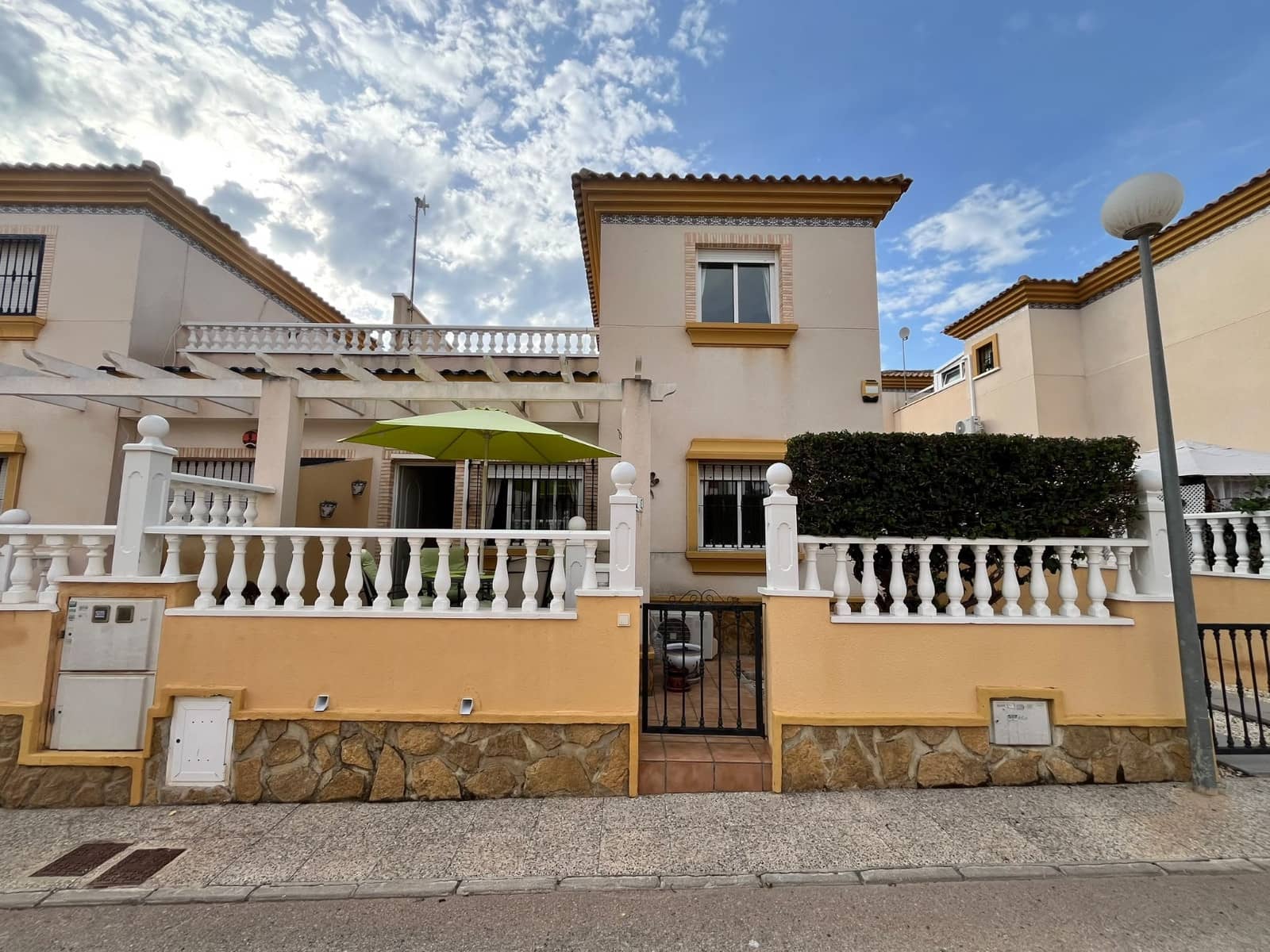 3 soverom Kjedet enebolig til salgs i Villamartin med svømmebasseng - € 224 950 (Ref: 10135072)