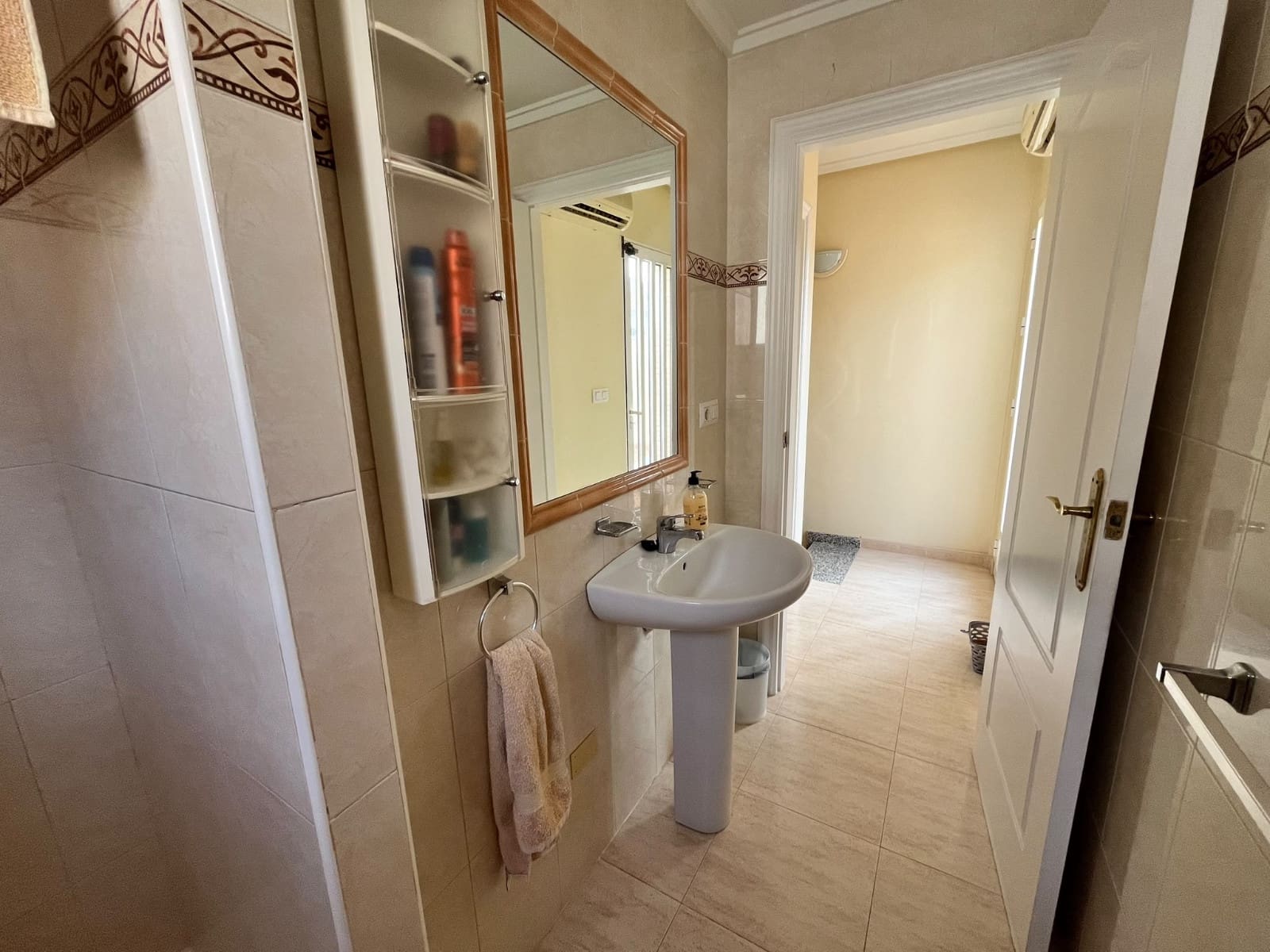 3 soverom Kjedet enebolig til salgs i Villamartin med svømmebasseng - € 224 950 (Ref: 10135072)