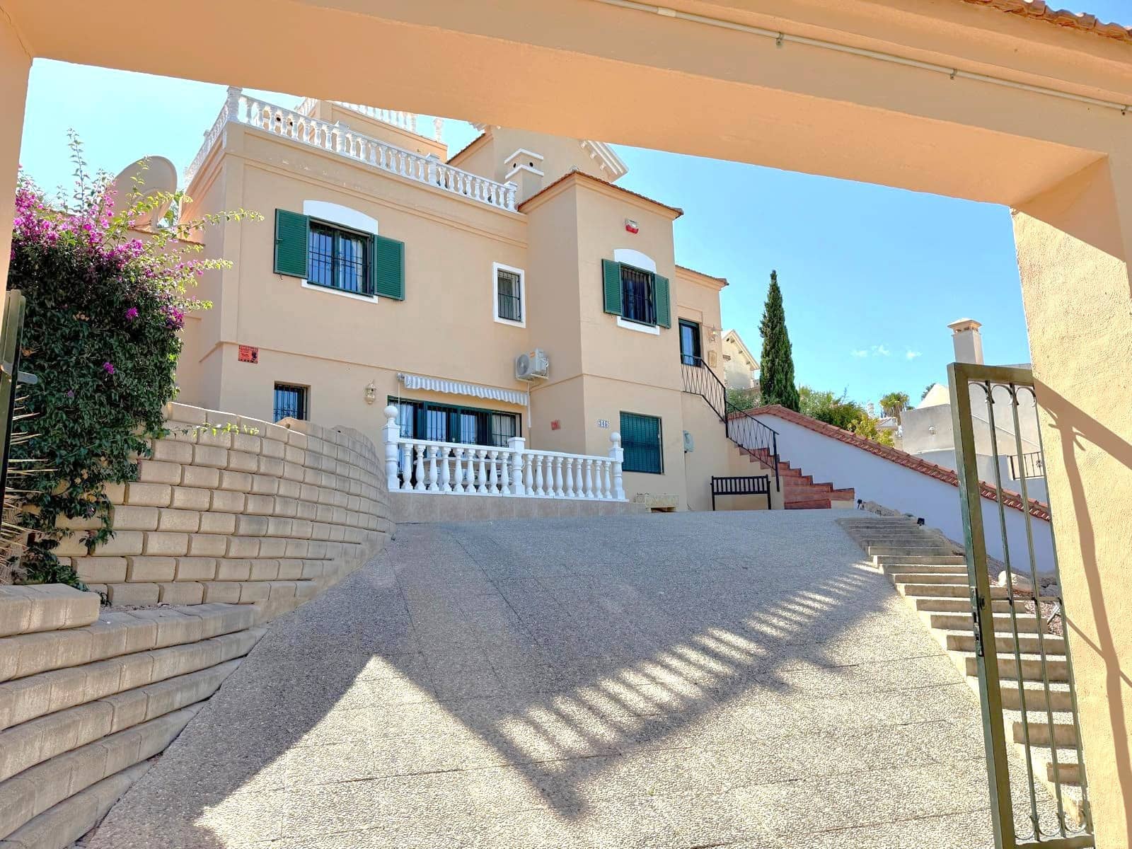 6 soveværelse Villa til salg i Orihuela Costa med swimmingpool - € 475.000 (Ref: 10160339)