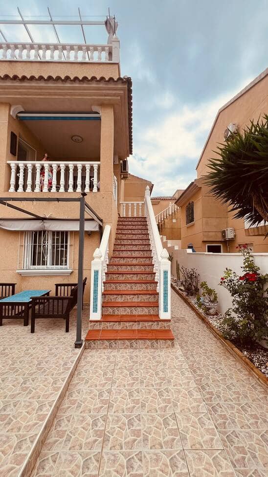 3 bedroom Villa for sale in Villamartin with pool garage - € 299,950 (Ref: 10160366)