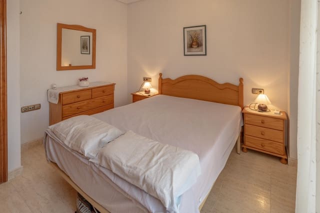 Casa de 2 habitaciones en La Zenia, Orihuela en venta con piscina - 235.000 € (Ref: 10172434)