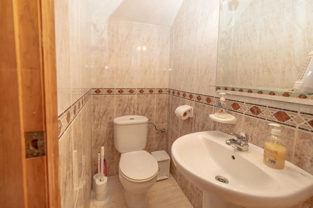Casa de 2 habitaciones en La Zenia, Orihuela en venta con piscina - 235.000 € (Ref: 10172434)
