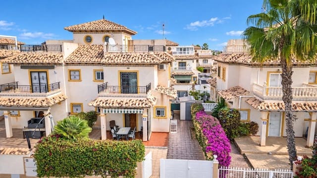 Casa de 2 habitaciones en La Zenia, Orihuela en venta con piscina - 235.000 € (Ref: 10172434)