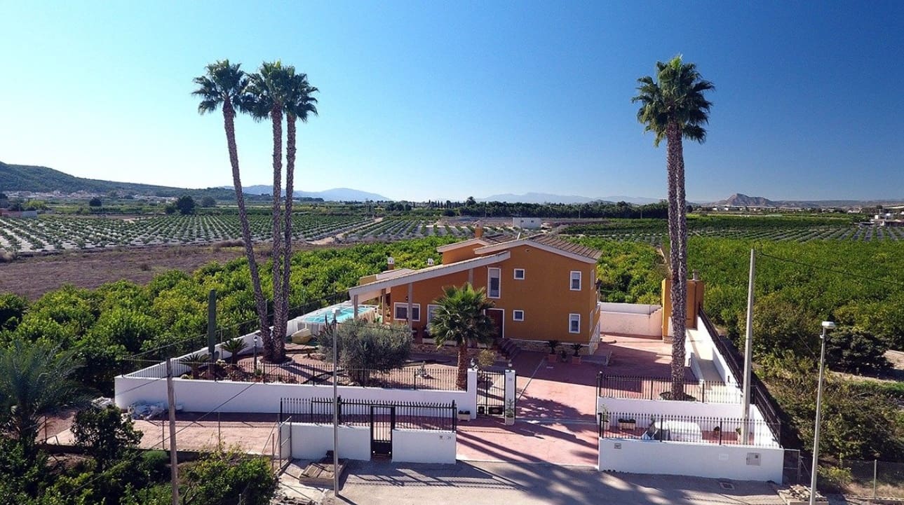 5 soveværelse Finca/Landehus til salg i Orihuela med swimmingpool - € 675.000 (Ref: 8371422)