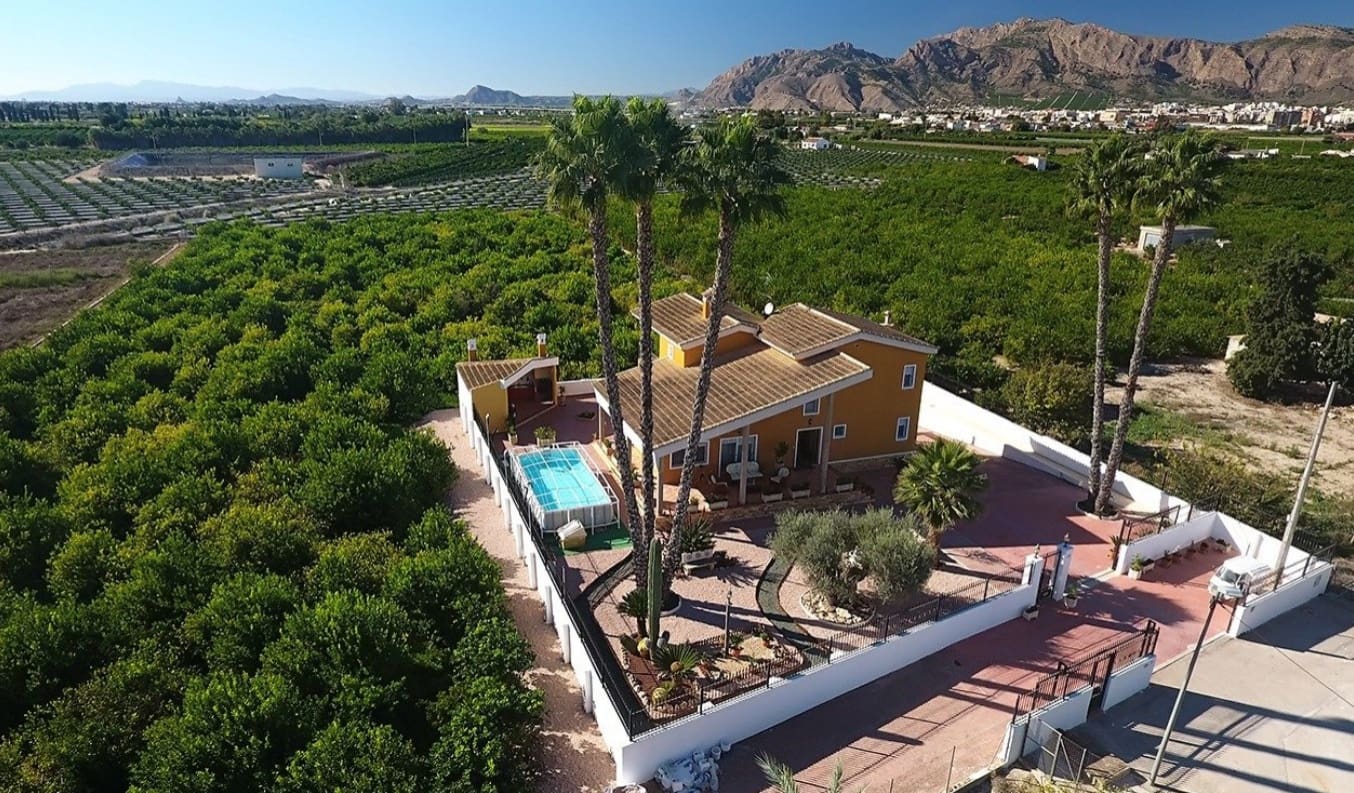 5 soveværelse Finca/Landehus til salg i Orihuela med swimmingpool - € 675.000 (Ref: 8371422)