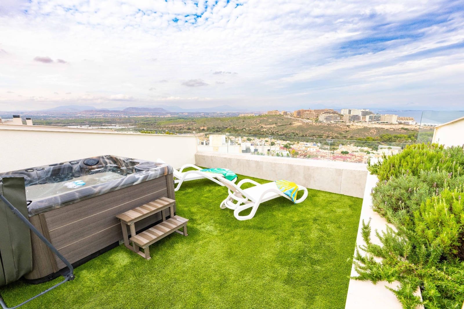 3 sypialnia Penthouse na sprzedaż w Arenales del Sol z basenem garażem - 549 000 € (Ref: 8769450)