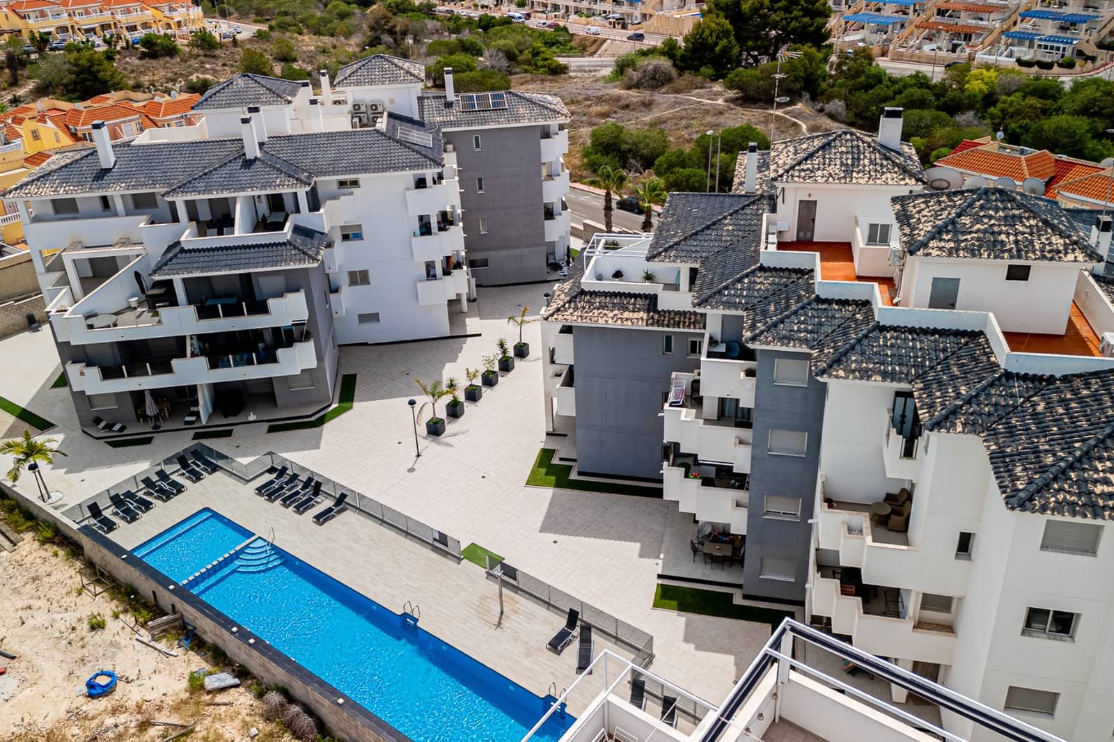 2 bedroom Apartment for sale in Villamartin with pool - € 299,000 (Ref: 8935758)