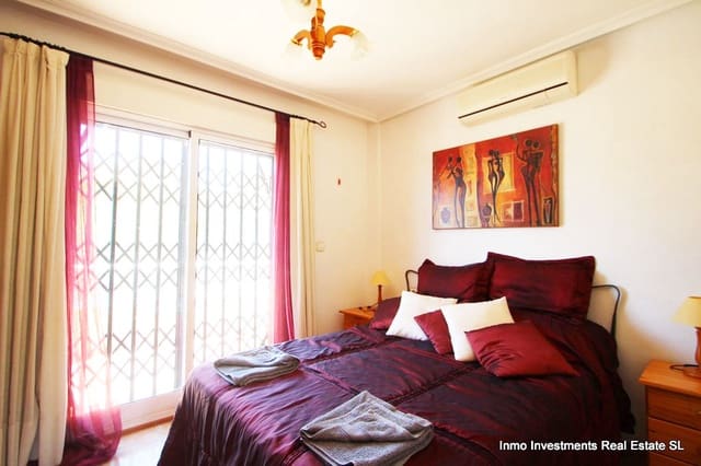 Chalet de 4 habitaciones en Villamartin, Orihuela en venta con piscina - 345.000 € (Ref: 8935761)