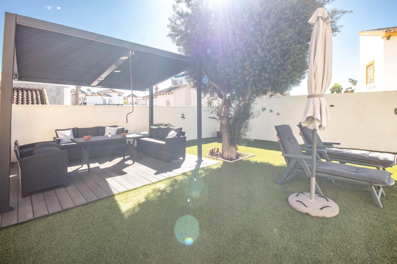 3 slaapkamer Villa te koop in Blue Lagoon met zwembad - € 425.000 (Ref: 8941818)