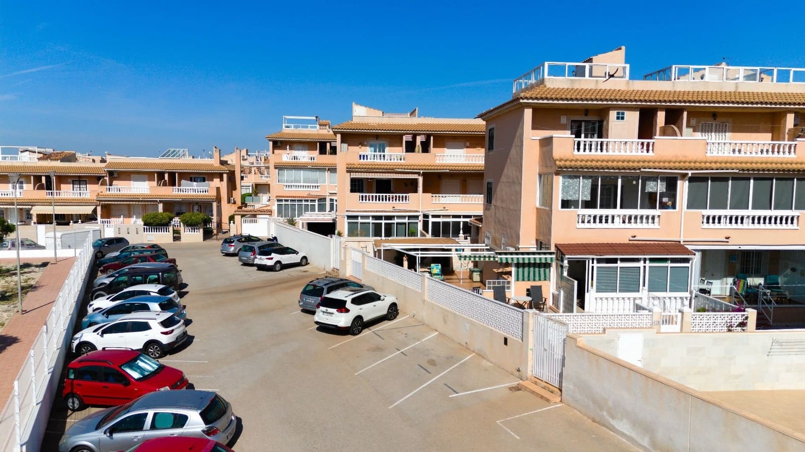 3 bedroom Townhouse for sale in Torrevieja with pool - € 208,000 (Ref: 9021935)