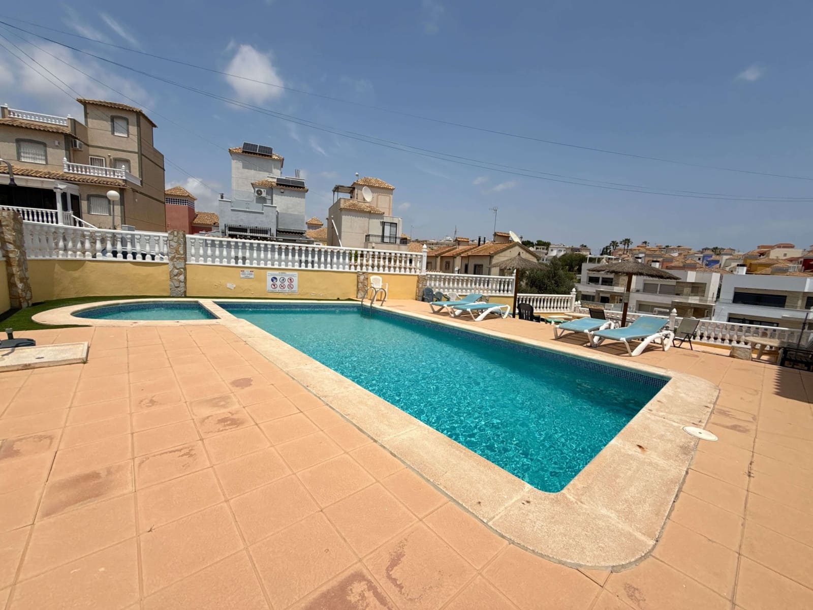 4 soveværelse Lejlighed til salg i Villamartin med swimmingpool - € 189.950 (Ref: 9033847)
