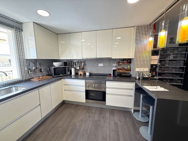 3 soverom Leilighet til salgs i Campoamor, Orihuela med svømmebasseng garasje - € 365 000 (Ref: 9053748)