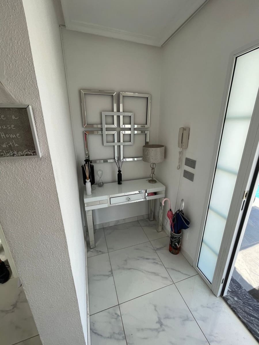 5 bedroom Villa for sale in Cabo Roig with pool garage - € 585,000 (Ref: 9064433)