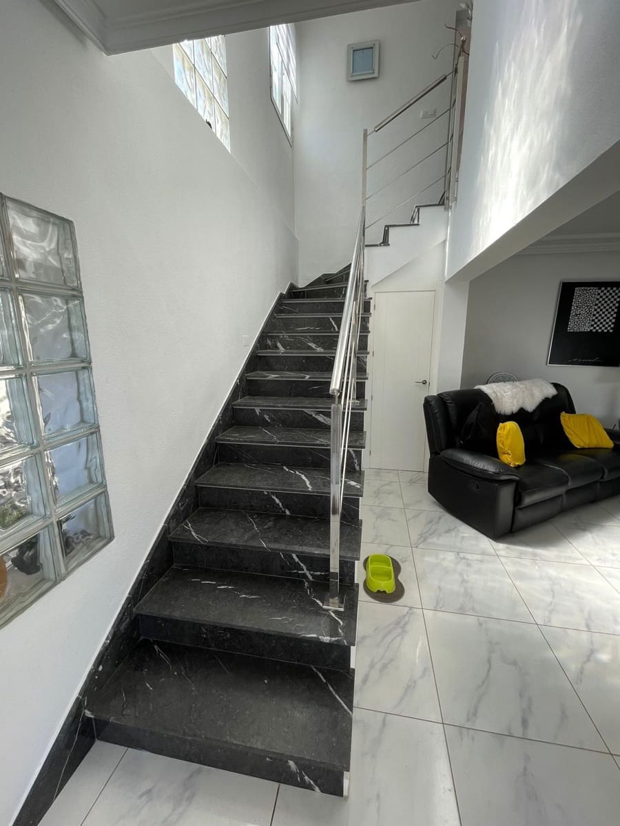 5 bedroom Villa for sale in Cabo Roig with pool garage - € 585,000 (Ref: 9064433)