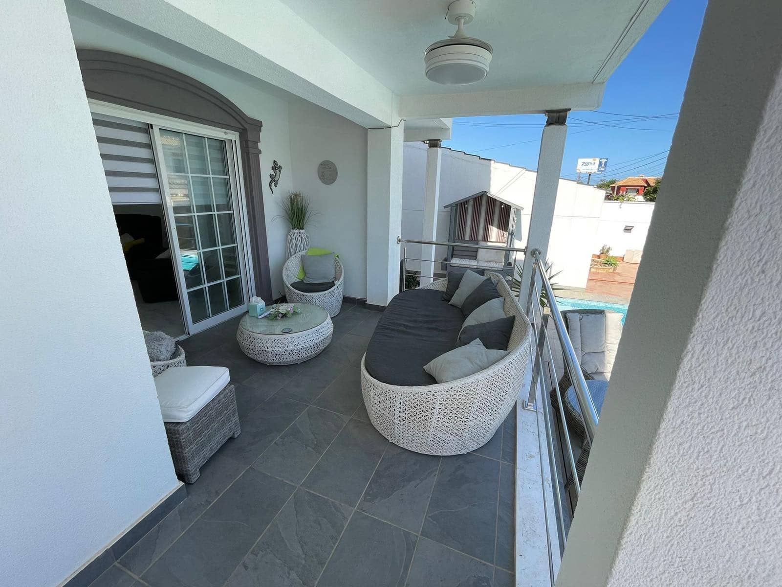 5 bedroom Villa for sale in Cabo Roig with pool garage - € 585,000 (Ref: 9064433)