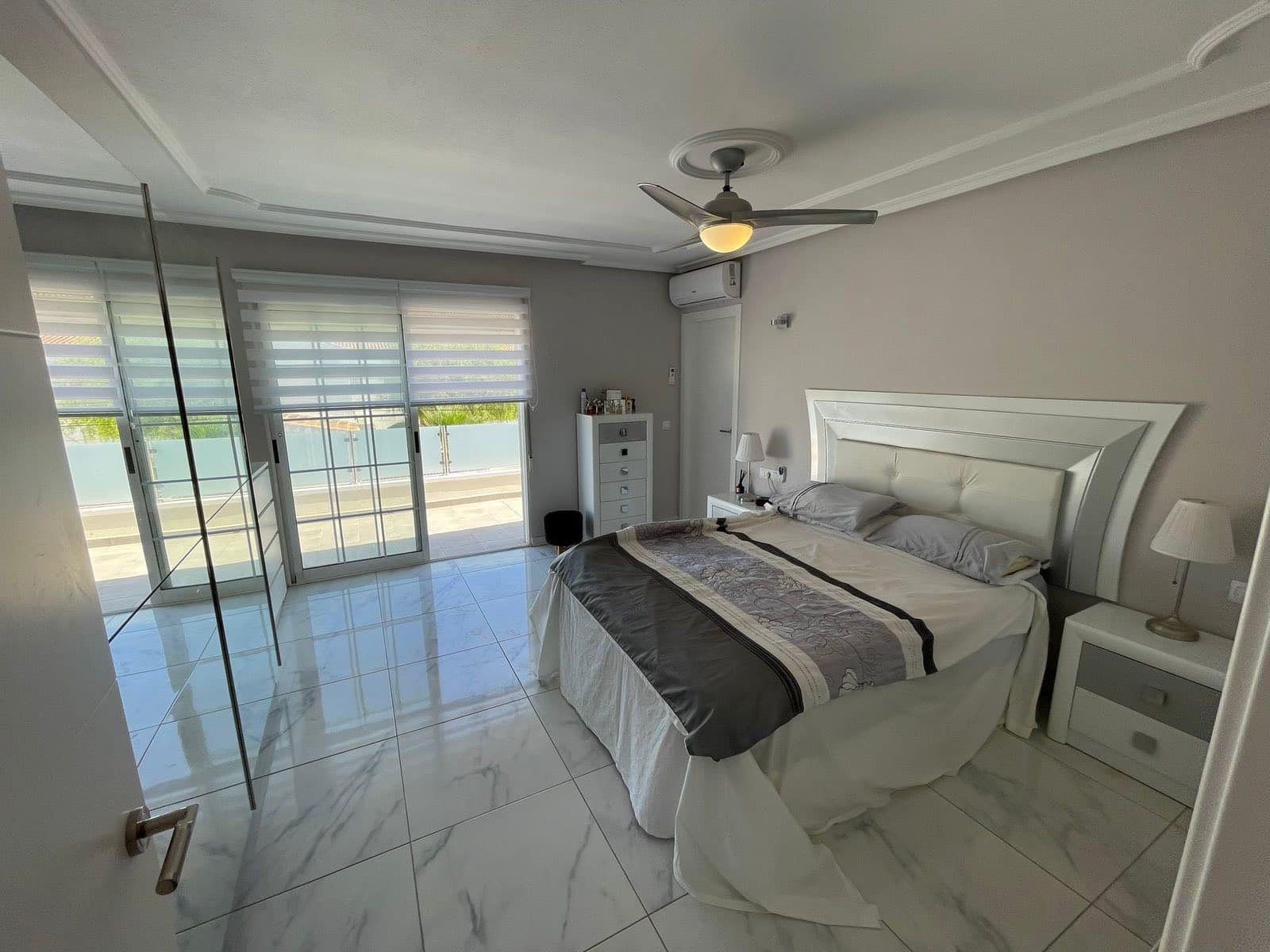 5 bedroom Villa for sale in Cabo Roig with pool garage - € 585,000 (Ref: 9064433)