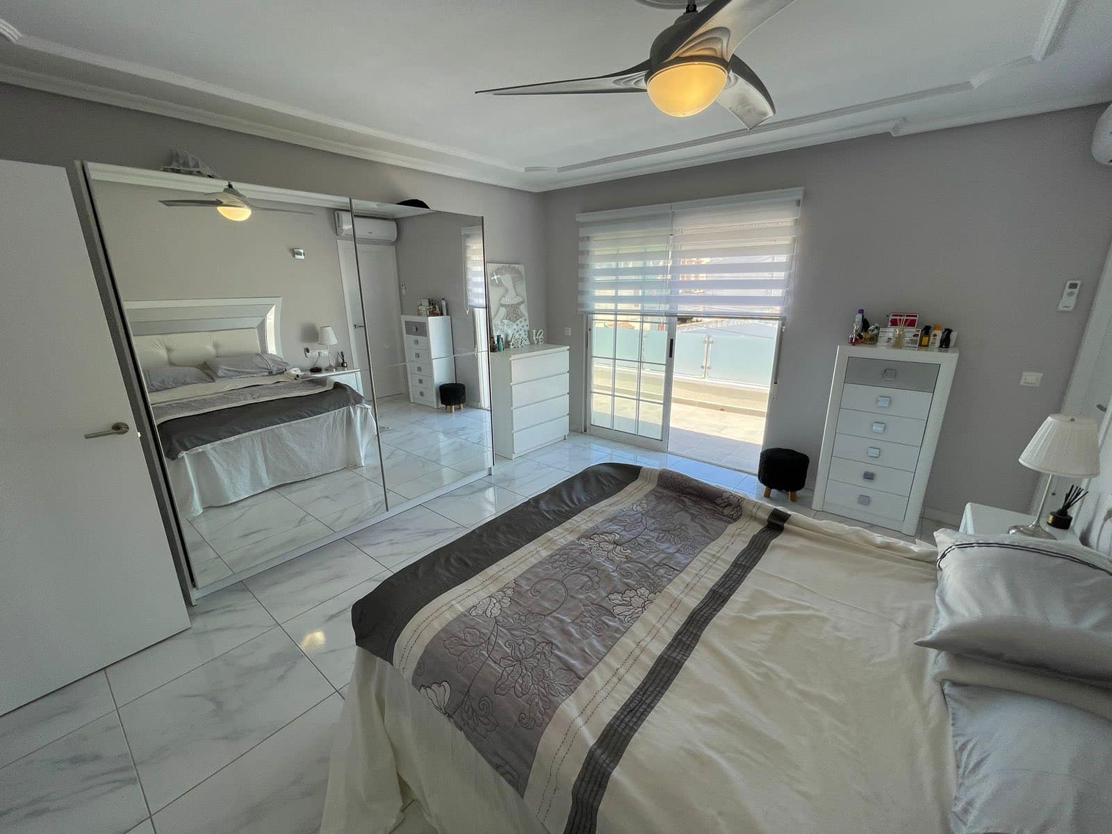 5 bedroom Villa for sale in Cabo Roig with pool garage - € 585,000 (Ref: 9064433)