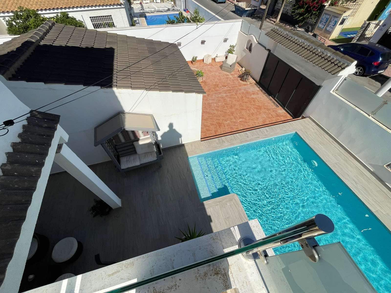 5 bedroom Villa for sale in Cabo Roig with pool garage - € 585,000 (Ref: 9064433)