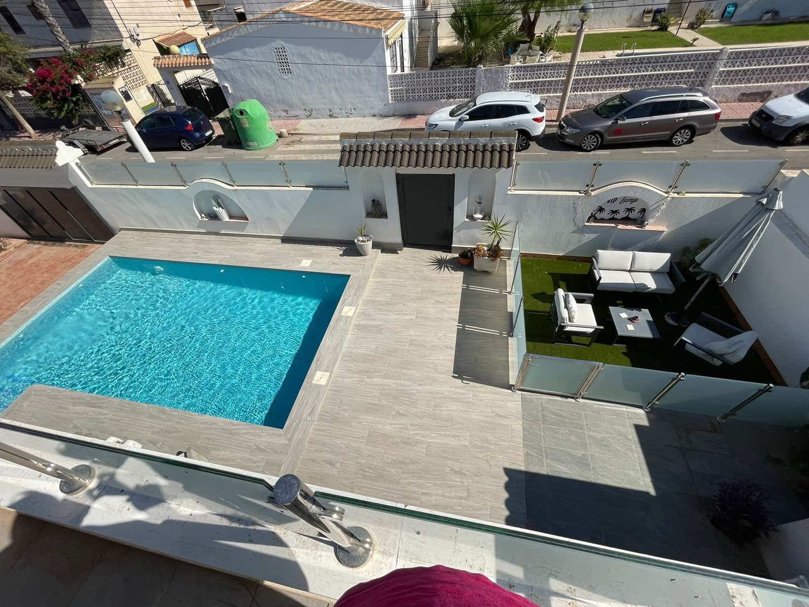 5 bedroom Villa for sale in Cabo Roig with pool garage - € 585,000 (Ref: 9064433)