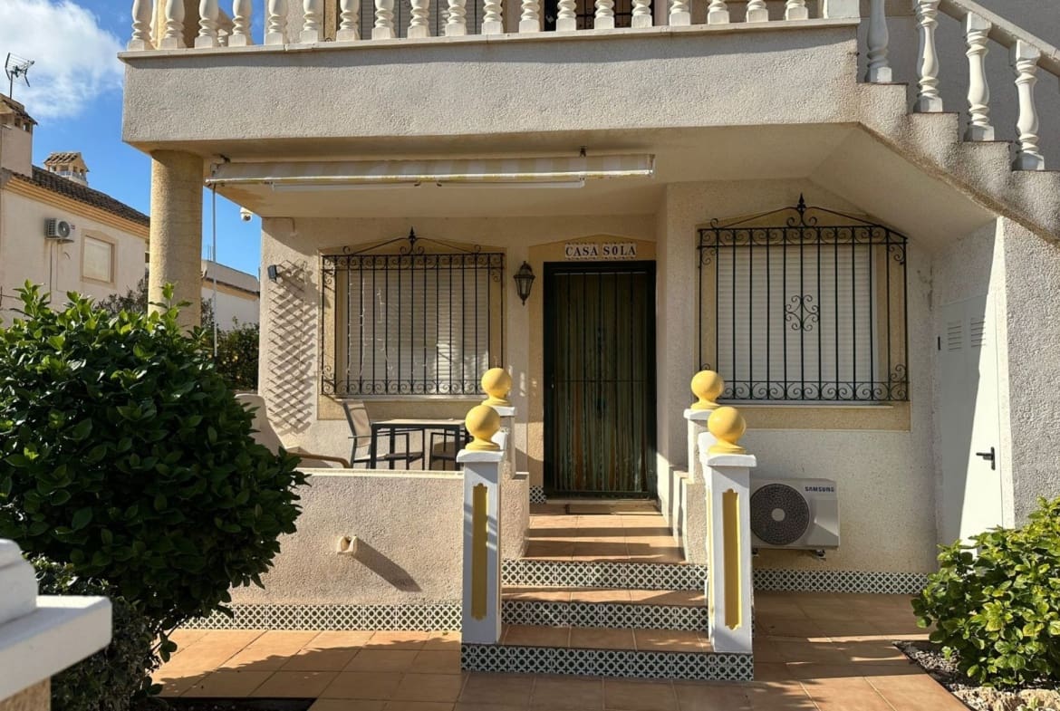 2 bedroom Apartment for sale in Villamartin with pool - € 159,000 (Ref: 9094548)