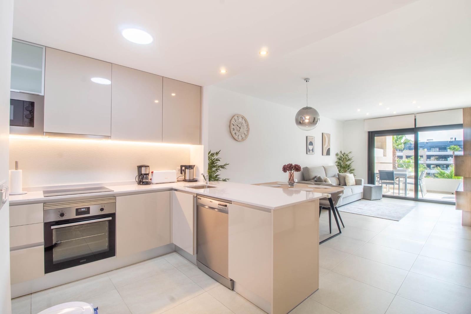 2 bedroom Apartment for sale in Playa Flamenca with pool - € 395,000 (Ref: 9105213)