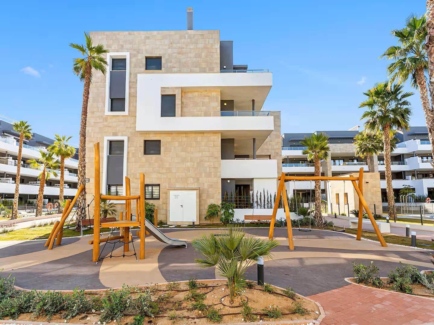 2 bedroom Apartment for sale in Playa Flamenca with pool - € 395,000 (Ref: 9105213)