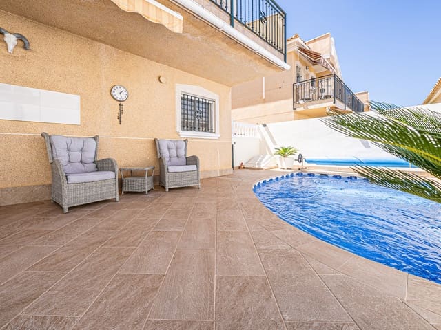 4 soveværelse Villa til salg i Villamartin, Orihuela med swimmingpool - € 379.000 (Ref: 9105216)